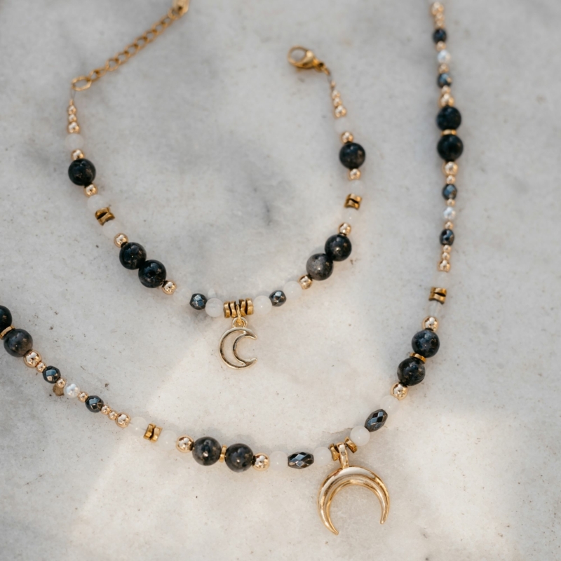Poznaj zestaw „Księżycowa Bogini” — naszyjnik i bransoletkę z labradorytu, pereł i hematytu inspirowane energią księżyca