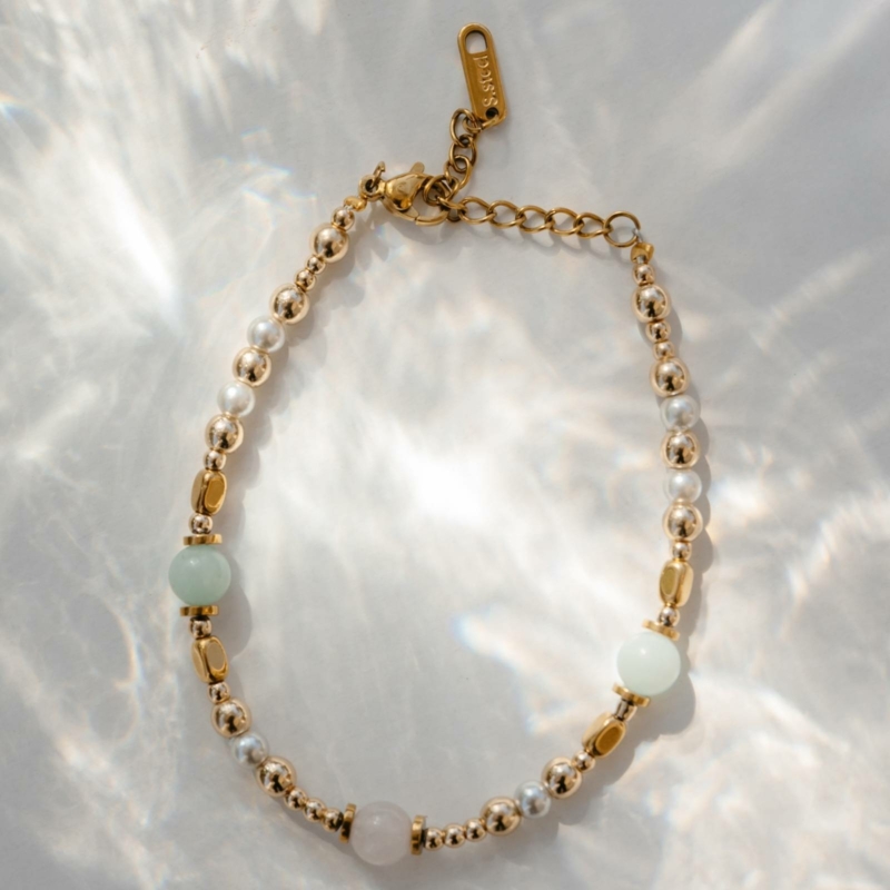 Bransoletka z pereł, awenturynu i kwarcu różowego – elegancka biżuteria w krystalicznej wodzie z blaskiem światła