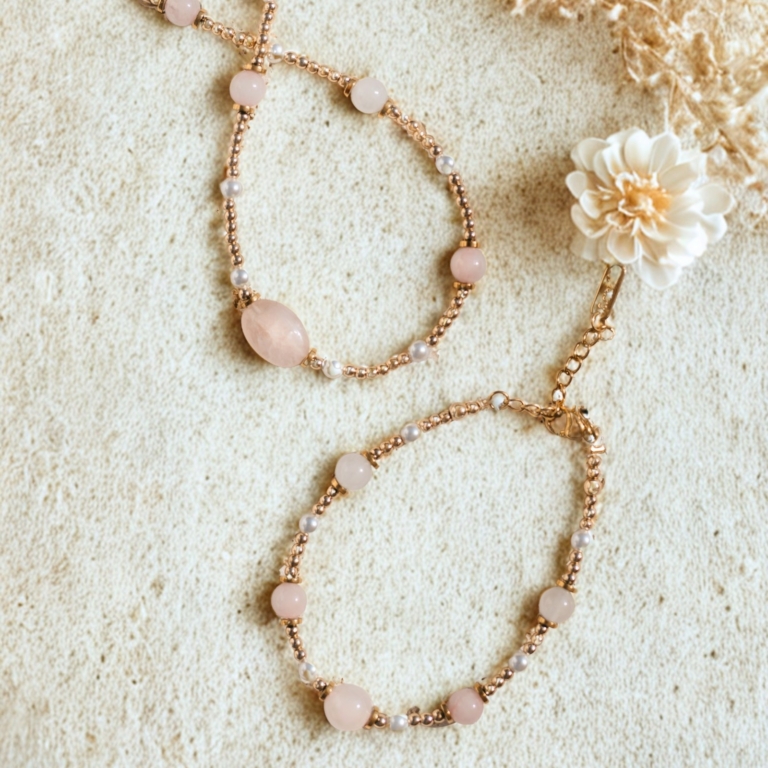 Odkryj „Czakra Serca” — naszyjnik z owalnym kwarcem różowym i bransoletka z pereł, kryształu górskiego i hematytu; poczuj miłość i harmonię